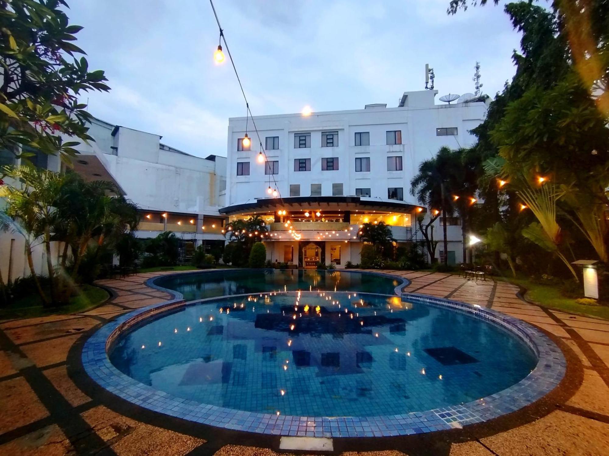 The Sun Hotel Sidoarjo Zewnętrze zdjęcie